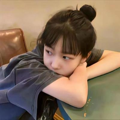 单车上的少女